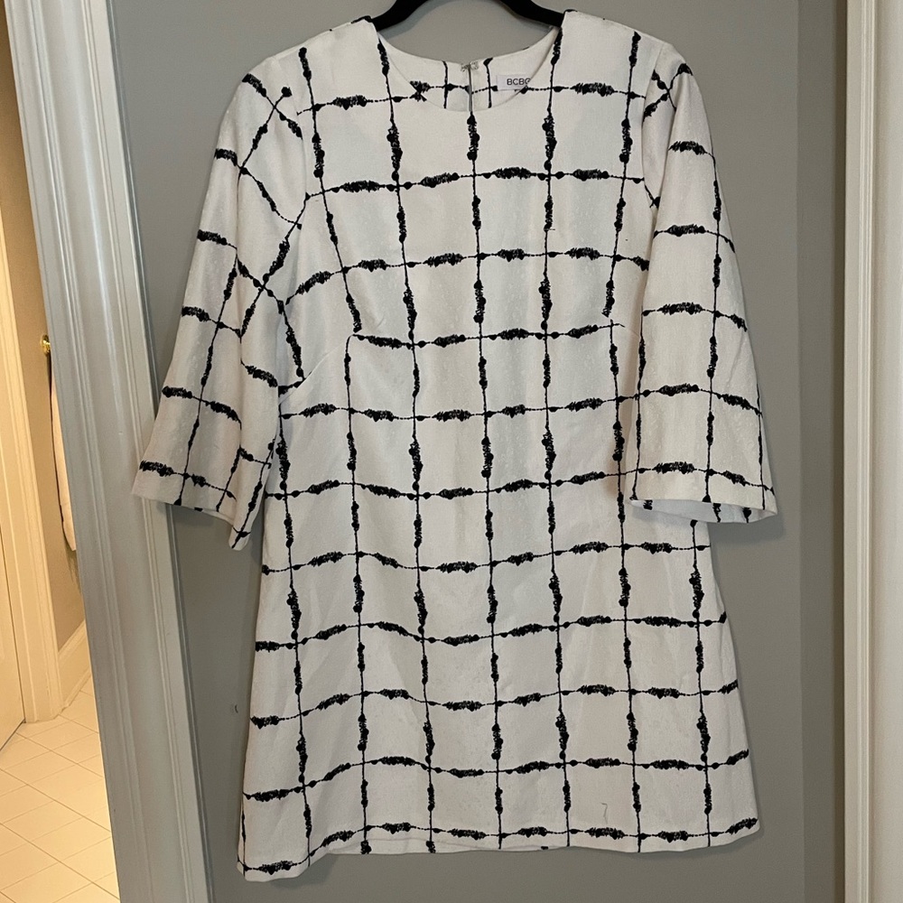 BCBG Black & White Shift Dress - size Small - Picture 6 of 6